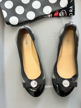 Michael Kors Ballet Flats – Black Patent Bow – Size 6 (NWOT)